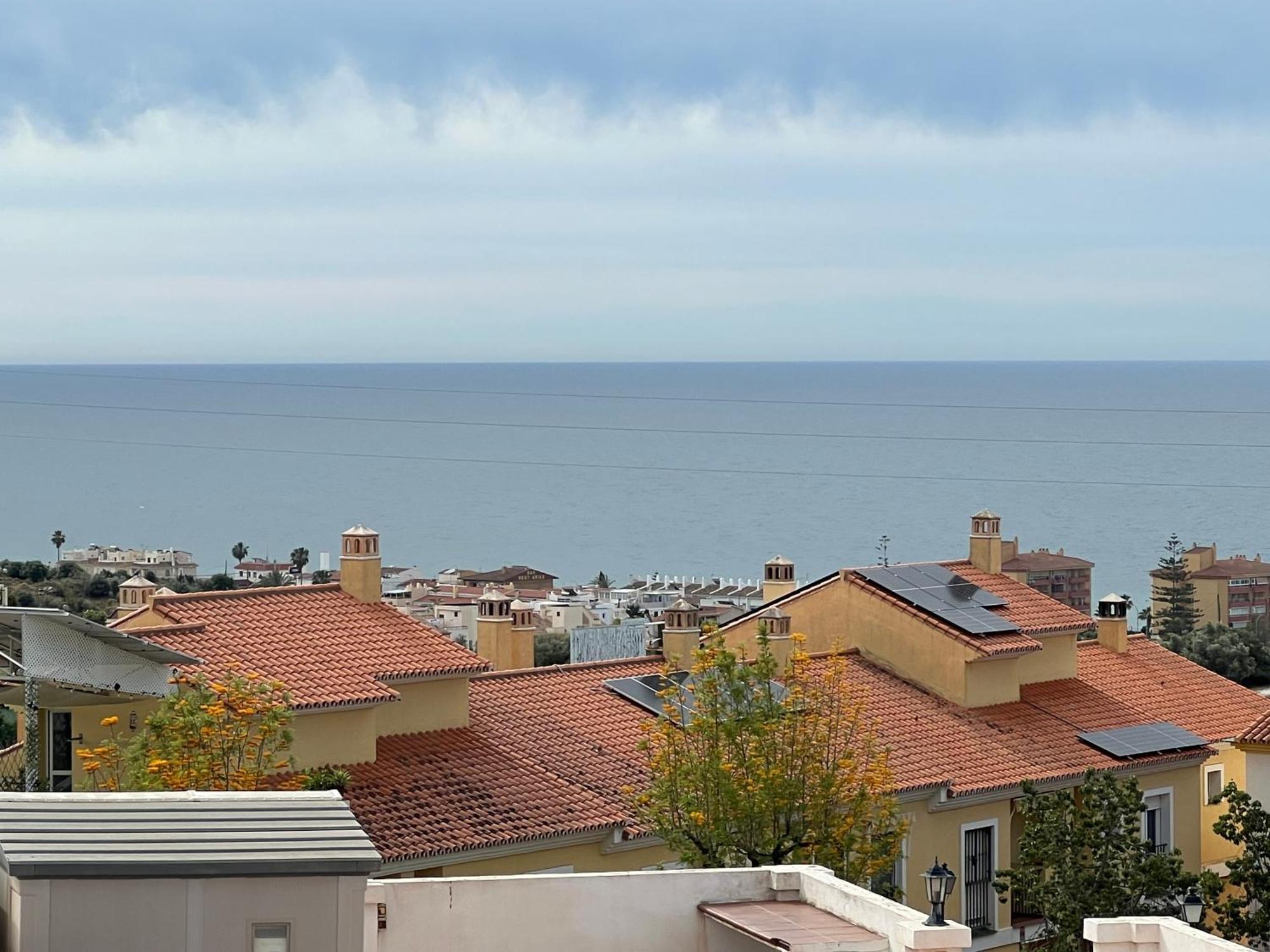 Atico Vistas Al Mar Golf ,Piscina Y Parking Albatros 2 Appartement Rincón de la Victoria Buitenkant foto
